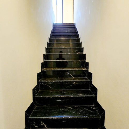 Escada granito preto via lactea