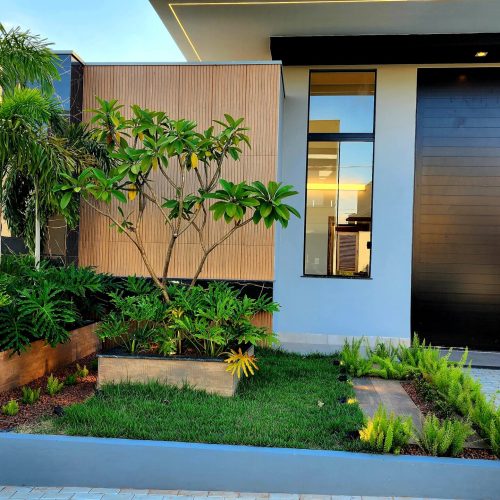 Jardim Frente do imóvel