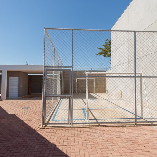 Quadra e espaço com churrasqueira