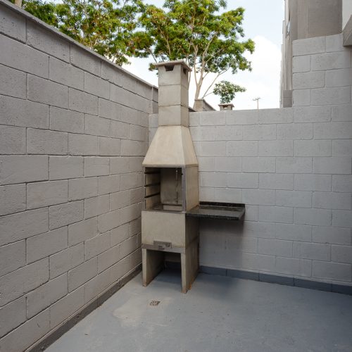 Quintal com churrasqueira